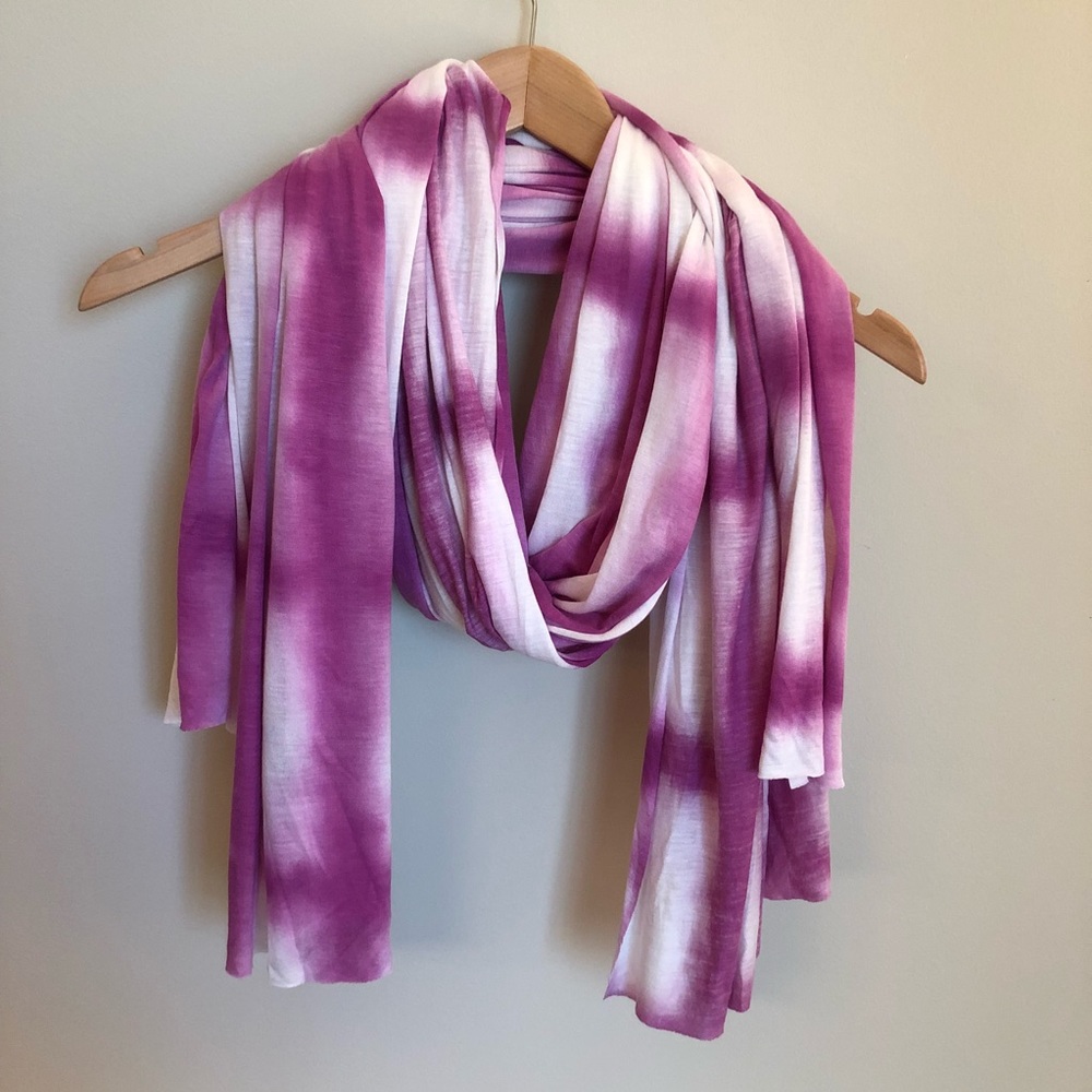 Banana republic magenta and white scarf